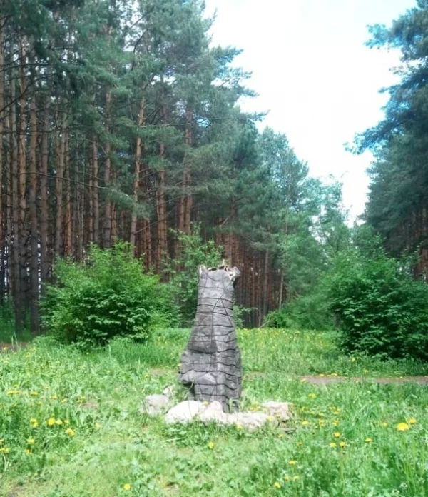 Фото: Кемеровчане обеспокоены исчезновением скульптуры орла возле кардиоцентра 2