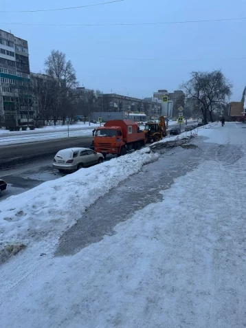 Фото: Власти Новокузнецка прокомментировали порыв трубы на улице Тореза 1