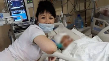 Фото: На Сахалине уволили медсестру, устроившую фотосессию с беспомощными больными 1