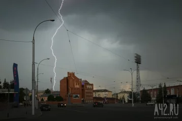 Фото: Около 2 000 домов в Кемерове лишились электричества из-за грозы 1
