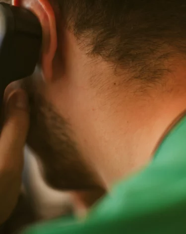 Специалисты рассказали, кто чаще всего становится жертвой мошенников перед Новым годом