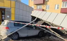 Иномарка снесла остановку в Кургане, есть погибшие