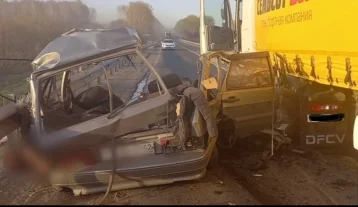 Фото: Водитель «четырнадцатой» погиб в аварии с большегрузом под Топками 1