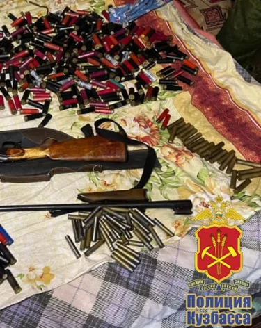 Кузбассовец устроил незаконный склад оружия в своём доме