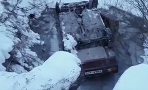 Кузбассовец обнаружил в овраге перевернувшуюся машину 