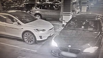 Фото: Кузбассовец опубликовал видео, как его Tesla «расстреляли» в Санкт-Петербурге 1