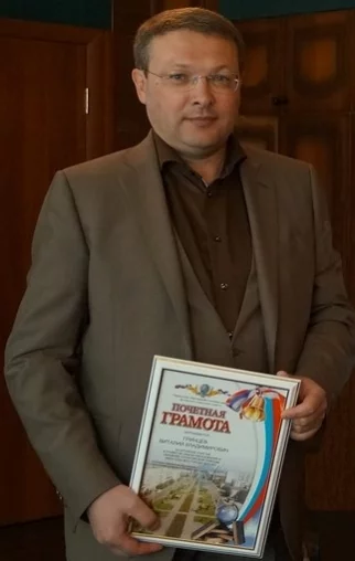 Фото: Администрация Белова наградила директора ФБУ «Кемеровский ЦСМ» за помощь школе 1