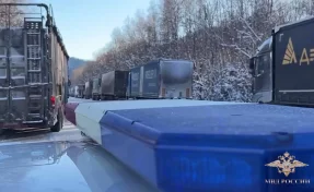 В многокилометровой пробке на трассе Р-258 «Байкал» застряли 10 000 машин