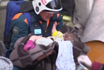 Фото: Спасённый из-под завалов в Магнитогорске младенец пришёл в сознание 1