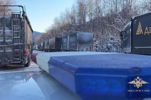 В многокилометровой пробке на трассе Р-258 «Байкал» застряли 10 000 машин