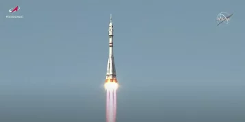 Фото: С космодрома Байконур стартовал «Союз МС-19» с «киноэкипажем» на борту  1