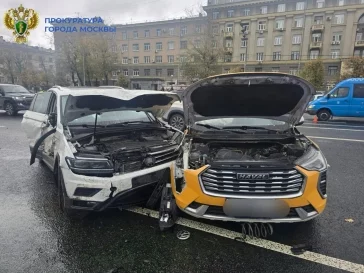Фото: В массовом ДТП на Кутузовском проспекте в Москве пострадали 4 человека 1