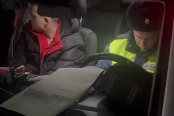 В Новокузнецке задержали пьяного водителя без прав, находящегося в федеральном розыске 