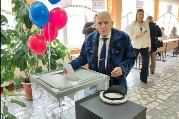 В Кемерове на выборы пришёл 100-летний ветеран Анатолий Терехов