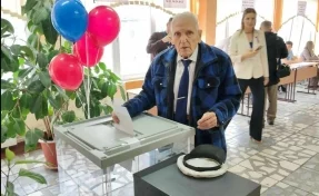 В Кемерове на выборы пришёл 100-летний ветеран Анатолий Терехов
