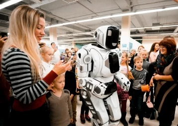 Фото: Как попасть в виртуальную реальность: выставка роботов в Новокузнецке 9