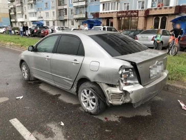 Фото: В Кузбассе подросток на мотоцикле врезался в автомобиль 3