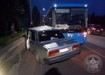 Фото: Рейсовый автобус попал в ДТП в Ленинске-Кузнецком 1