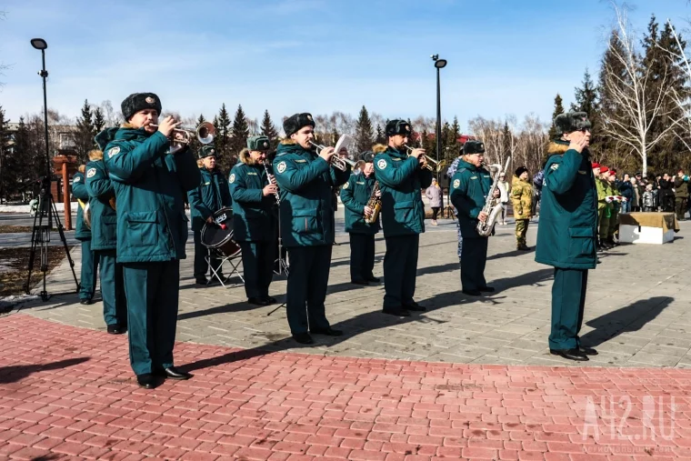 Фото: Лохматые защитники: в Кемерове прошли торжественным маршем служебные собаки 27