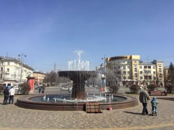 Фото: В Кемерове запустили фонтан у драмтеатра 1