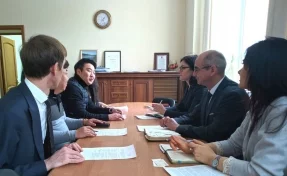 Корейские специалисты привезли в Кузбасс смолу для пылеподавления