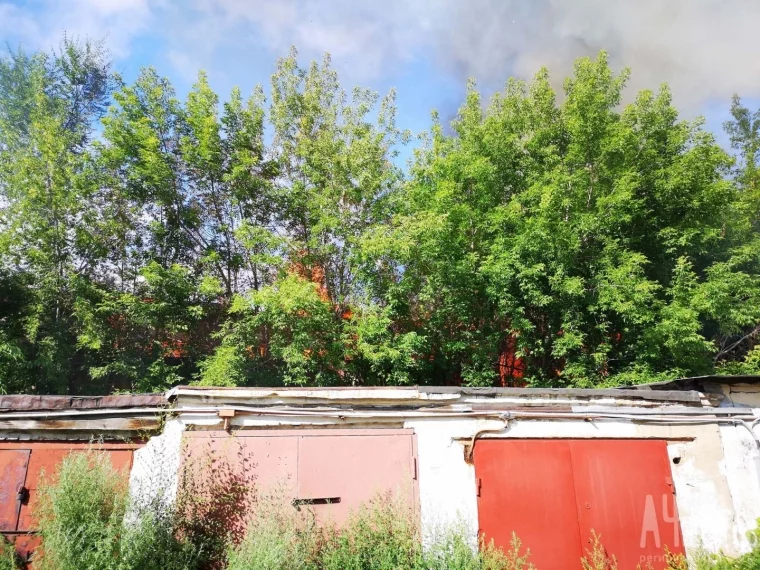 Фото: На территории «ЗЭТЫ» в Кемерове произошёл крупный пожар 1