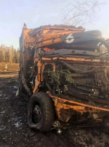 Фото: В Кузбассе отец и сын разбили два грузовика и остались должны почти 900 тысяч рублей 2