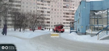 Фото: Из ТЦ Кемерова из-за возгорания эвакуировали людей 1