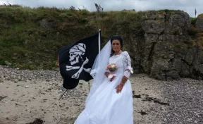 Англичанка вышла замуж за призрака пирата Карибского моря