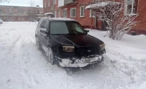В Кемерове 12-летний школьник за рулём Subaru сбил женщину: пострадавшую госпитализировали