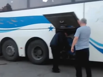 Фото: На Кубани водитель автобуса вёз пассажиров в багажнике 1