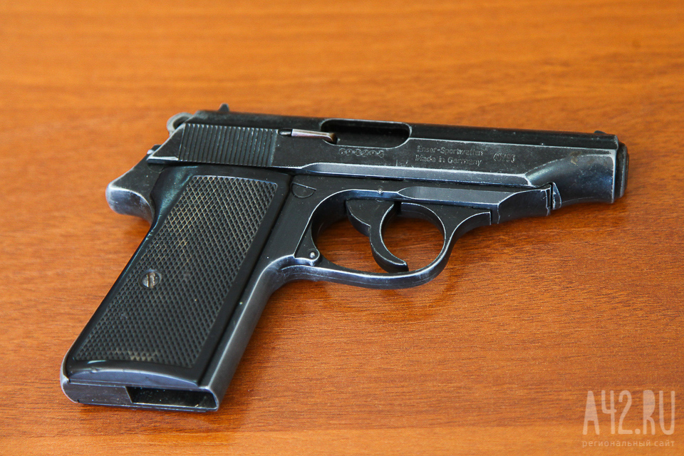 Юный кузбассовец выстрелил из пистолета в школе: комментарий полиции  