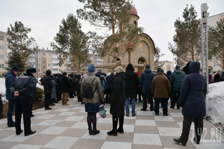 Фото: Два года после трагедии: богослужение о погибших в «Зимней вишне» в кемеровском Парке Ангелов 19