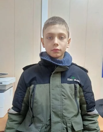 Фото: В Кузбассе без вести пропал 9-летний мальчик в синей шапке и куртке болотного цвета 1