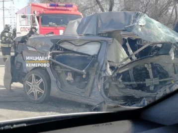Фото: В результате ДТП с маршрутным такси в Кемерове водитель Hyundai получил серьёзные травмы 1