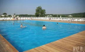 В Кемерове начал работу открытый бассейн на Красном озере