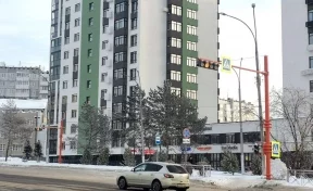 В Кемерове заработал светофор для безопасности школьников на Молодёжном проспекте