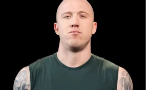 Кузбасский блогер и боец поп-ММА выбыл из шоу «Титаны. Битва сезонов» 