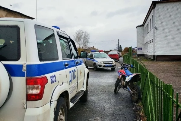 В Кузбассе инспекторы ГАИ остановили 12-летнюю девочку на питбайке