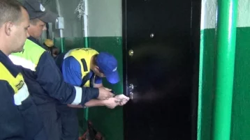 Фото: В Кемерове спасатели помогли 83-летнему мужчине с инсультом 1
