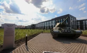 Танк Т-34 занял место около президентского кадетского училища в Кемерове