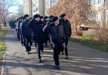 Фото: В Кемерове полицейские поздравили легендарную Анну Котенко: ей исполнился 101 год 3