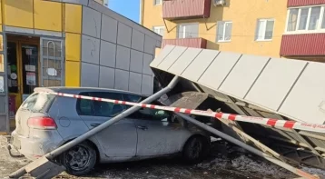 Фото: Иномарка снесла остановку в Кургане, есть погибшие 1