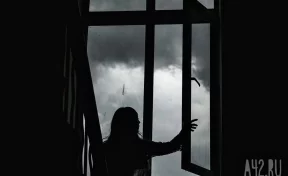 В Подмосковье школьница решила доказать свою любовь, выпрыгнув из окна 