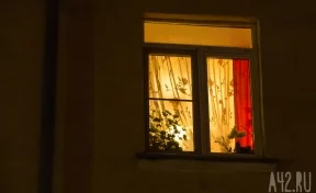 В российском городе под окнами многоэтажки нашли тела двух школьниц