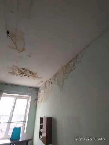 Фото: В Кузбассе прокуратура проверила протекающую крышу в больнице 3
