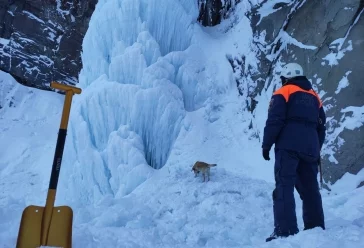 Фото: Четырёх человек извлекли из-под завалов ледника на Камчатке 3