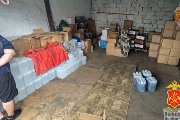 У жителя Кемерова нашли контрафактный алкоголь на 3 млн рублей: он держал его в гараже
