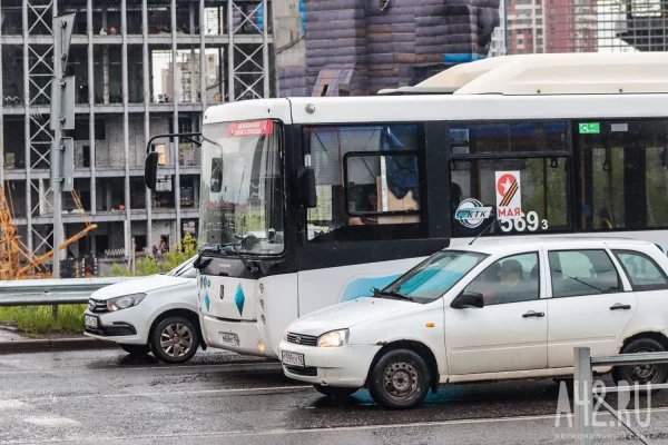 Бастрыкин заинтересовался ЧП с автобусом в Кемерове: пассажирке зажало руку