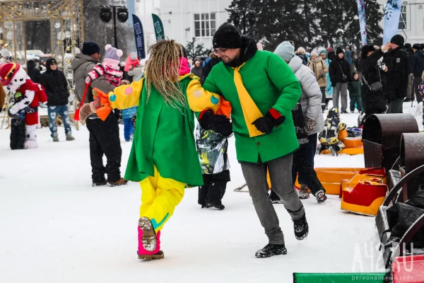 Хороводы, песни и зажигательные танцы: как прошли рождественские гуляния в Кемерове